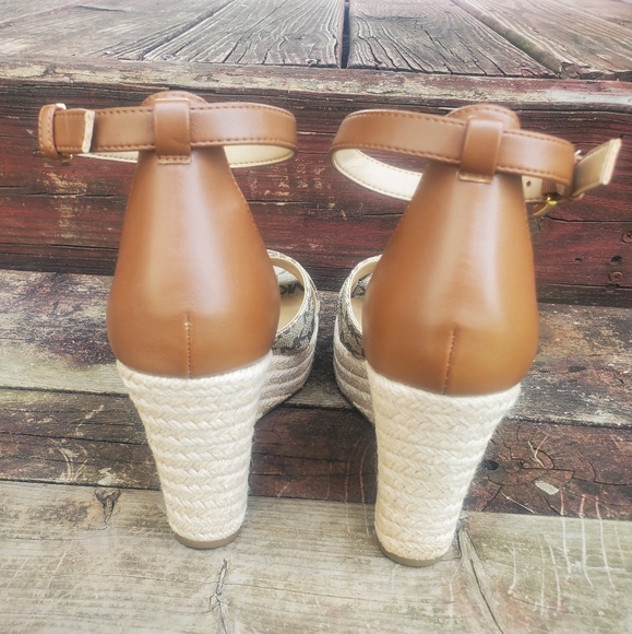 Michael Kors Wedge Sandals. - Picture 6 of 11